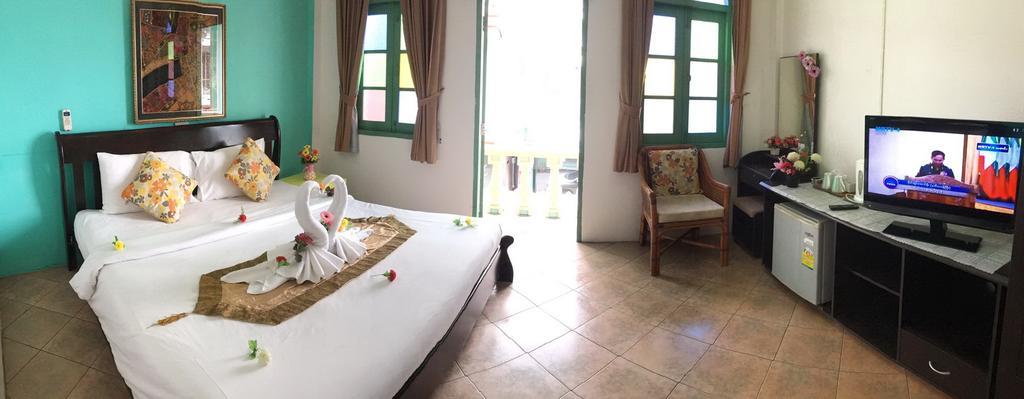 Goldsea Beach Patong Esterno foto