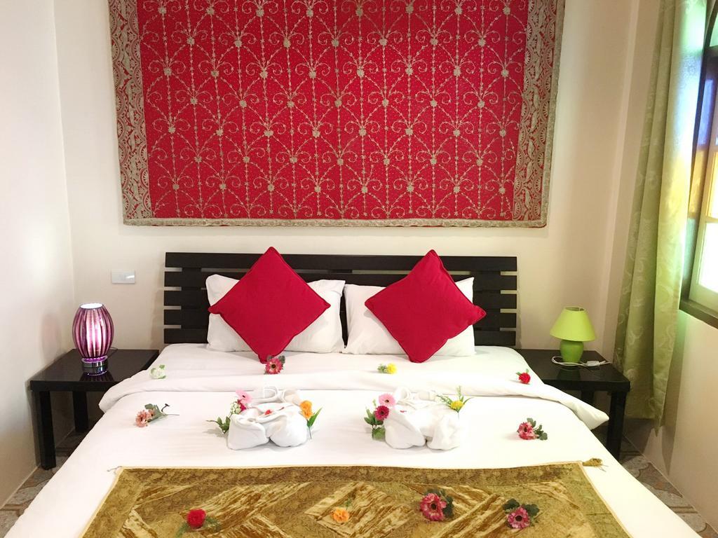 Goldsea Beach Patong Esterno foto