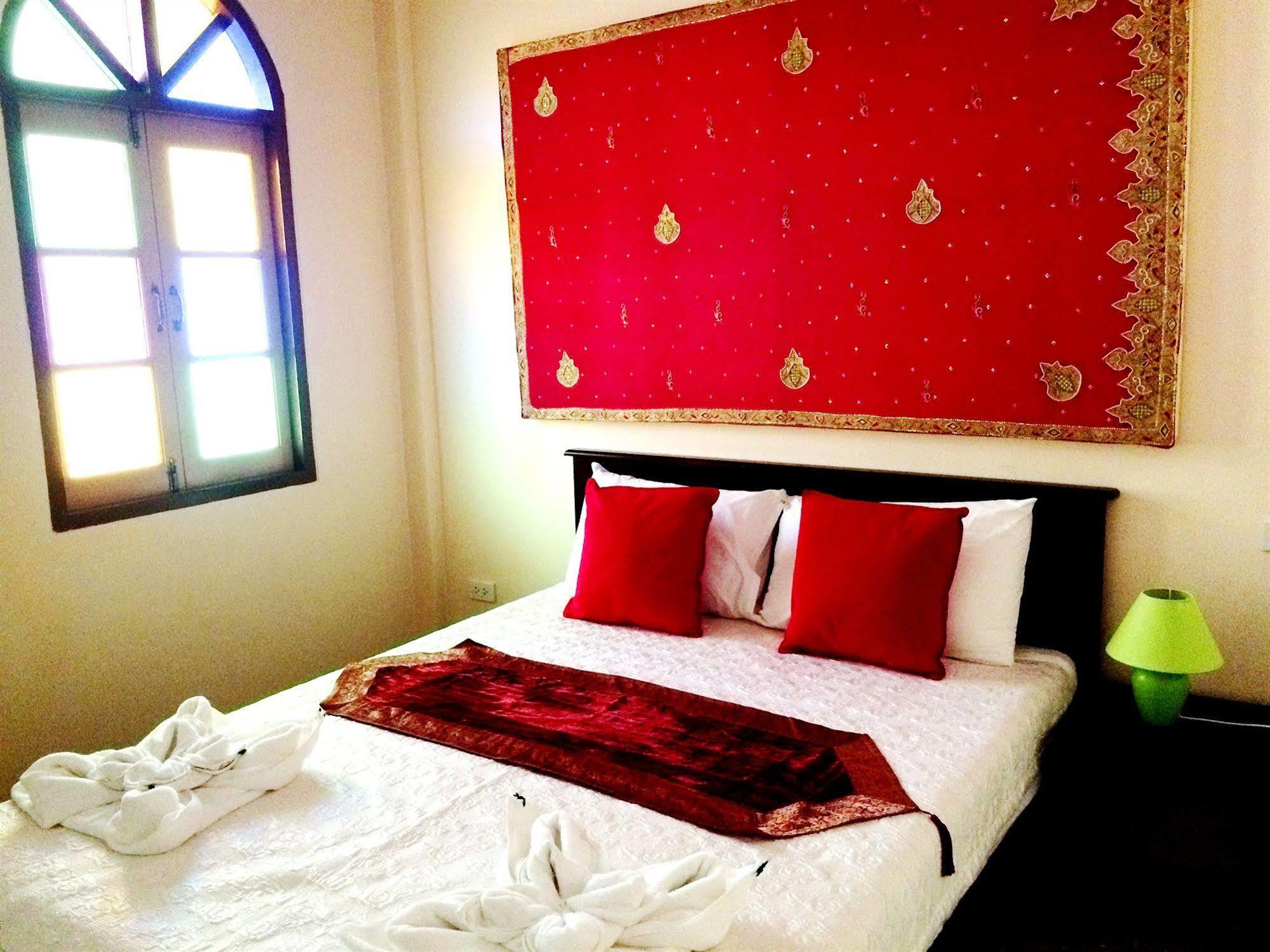 Goldsea Beach Patong Esterno foto